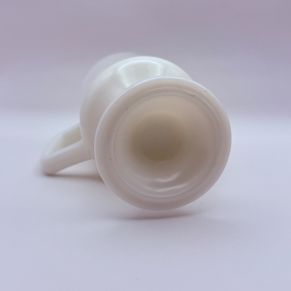 Vintage Walt Disney World Milk Glass Pedestal Mug Chris‎ Cinderella Castle Blue - Picture 3 of 3